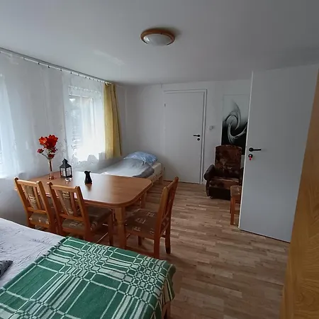 Info - Noclegi, Z Basenem Krzyze